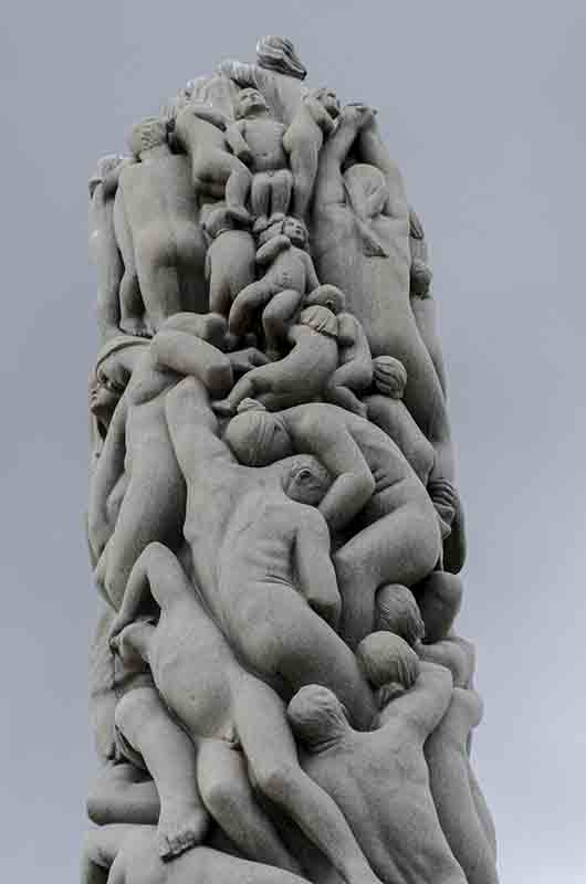 Noruega - Oslo 079 - parque Vigeland - El Monolito.jpg